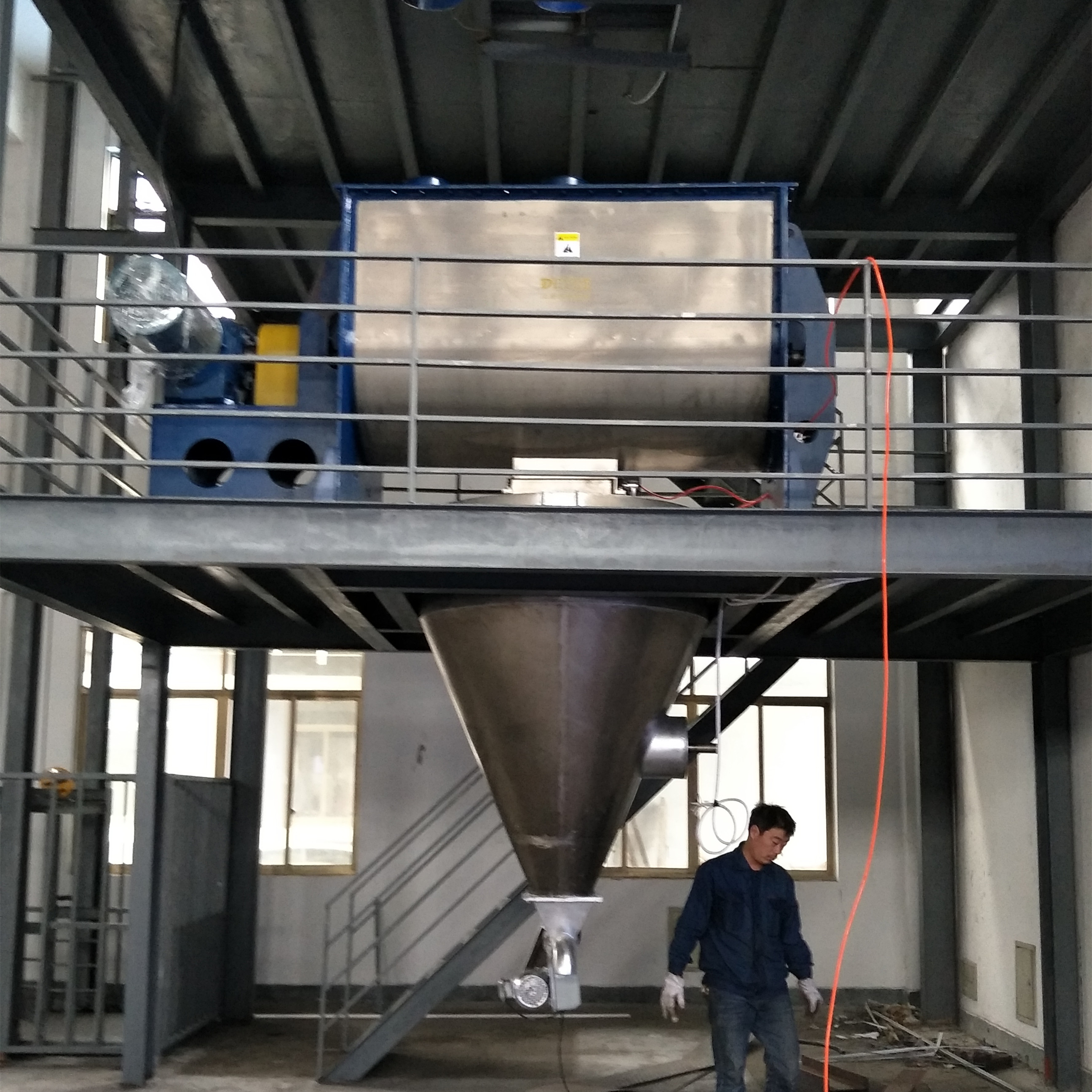 水溶肥行業(yè)-螺帶混合機(jī)(圖1)